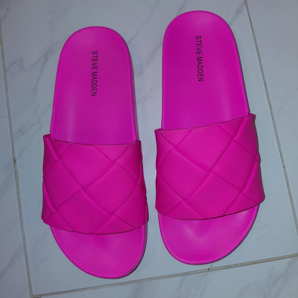 Steve Madden Hot Pink Quilted Slide Sandals - Picture 3 of 5